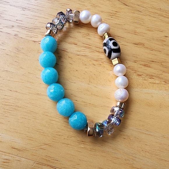 Turquoise and Pearl Beaded Bracelet with Black Accent - Picture 2 of 5